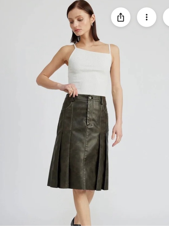 En Saison Dresses & Skirts - En Saison Faux leather pleated skirt